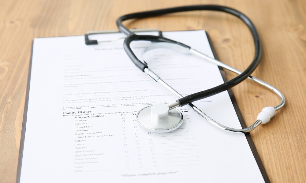 doctor 聴診器とカルテ